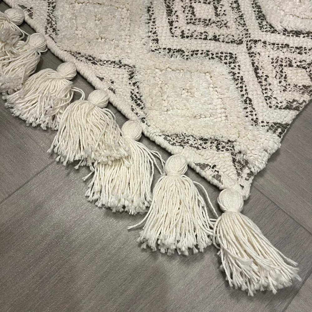 Boho Geometric Cotton Tassel Rug Grey and White 38x21” - Picture 3 of 4
